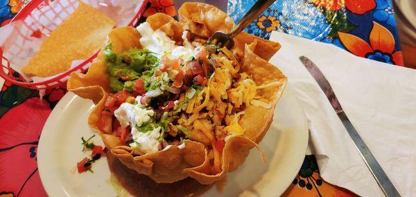 Taco salad with grilled chicken