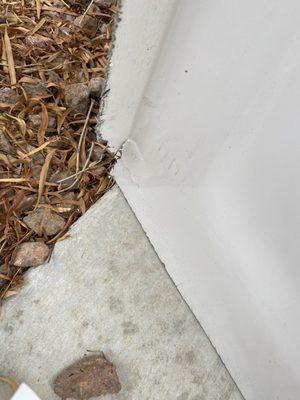 These are pictures of the used tub that was delivered and left in my driveway.