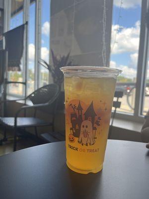 Pineapple Tea with Crystal Boba!