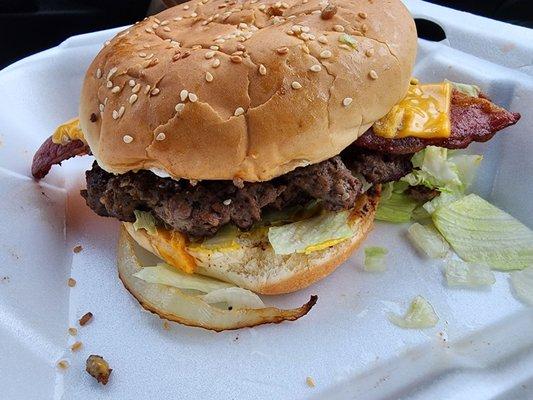 Cheeseburger with bacon