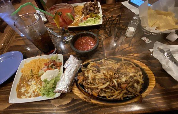 Steak fajitas w/ incl beans, tortillas, rice, sour cream & Guacamole