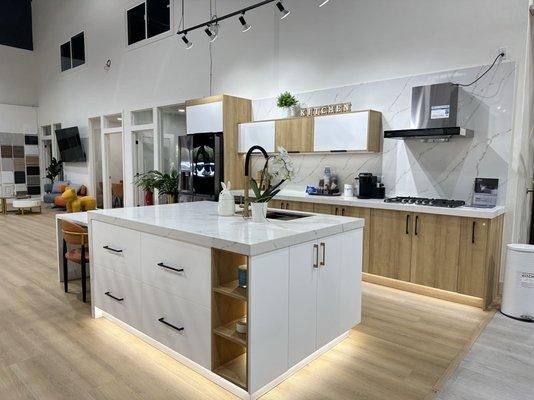 Wood + Matte White frameless cabinet with Robam Appliance