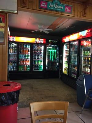 No fountain drink selections but many coolers with a large variety. Alcohol beer selection also available