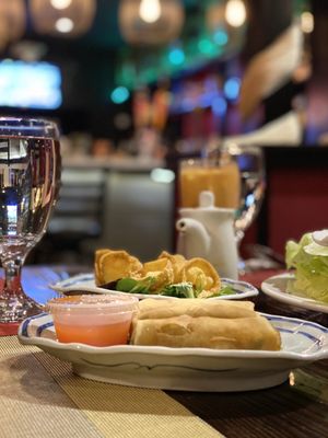 3 Pieces Crispy Spring Rolls and crab Rangoon