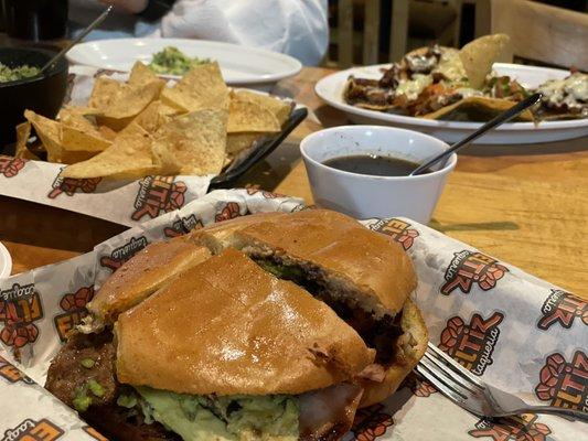 Torta Tizoncita  Nachos  Sopa de frijol