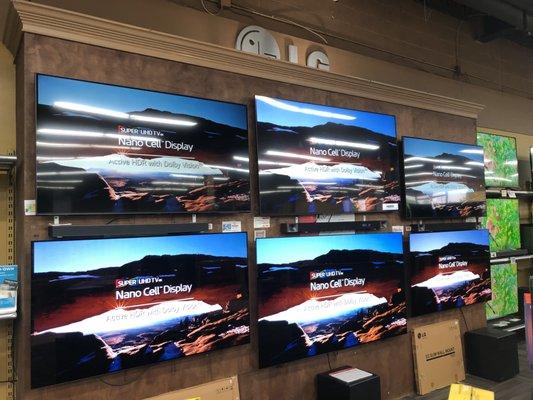 LG TV demo wall