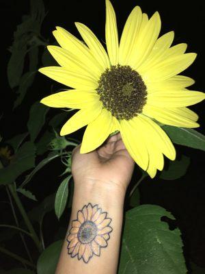 My first flower tattoo from 2017 done by Kevin before he moved to Anbu