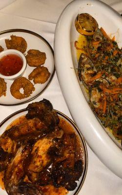 Fried shrimp with chili sauce, grilled chicken with chili sauce and garlic muscles