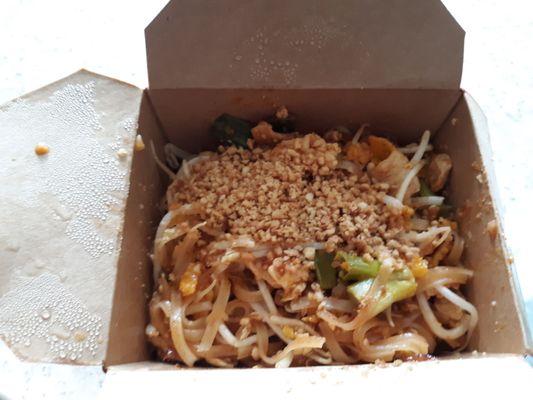 Chicken pad thai