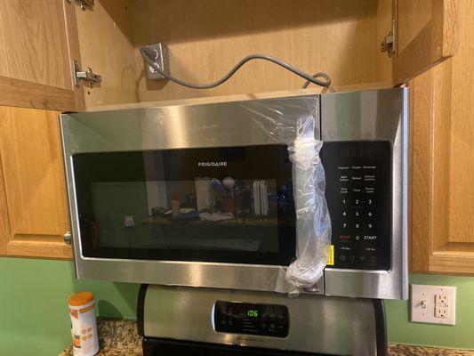 Microwave appliance installation