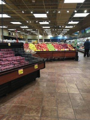 Price Chopper Saugerties NY. Older store, a bit dirty, not the best.