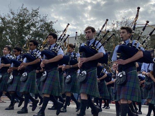 Bagpipers in Dickens Queen's parade.