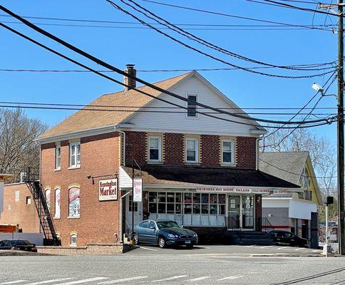 Great small town Italian market with house made hot prepared foods and sandwiches