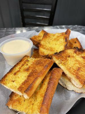 Garlic bread with Alfredo sauce