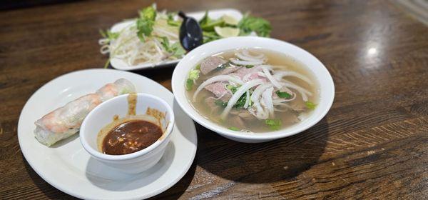 Spring roll and combinations pho