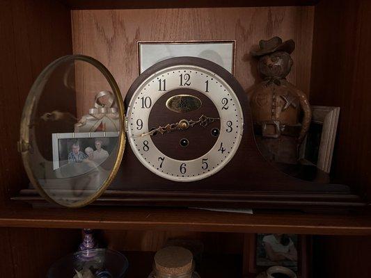 Mantel clock