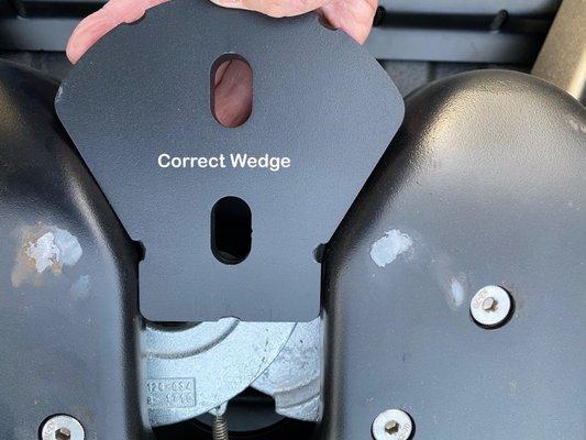 Wedge prevents pivot at the fifth-wheel hitch jaws