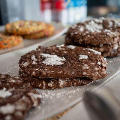 Warm, chocolatey, and ready to go. #CrinkleCookies #Risegrabandgo #ChocolateDelights #CookiesOfInstagram #BakedWithLove