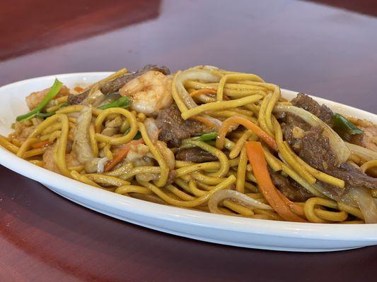 House Lo Mein