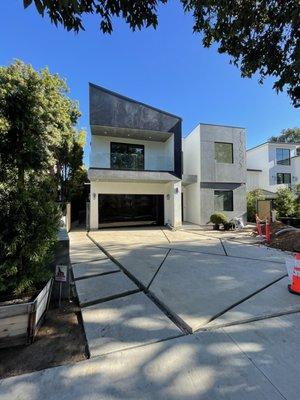 Another single family home in Pacific Palisade.