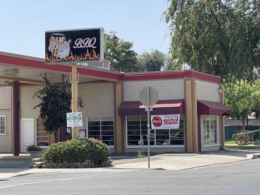 Outdoor photo of Biggs' located downtown Lemoore at the corner of Fox street and D street