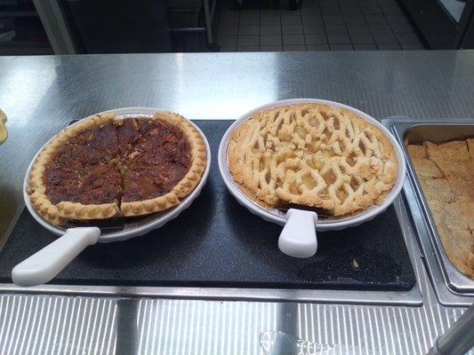 Yaaasssss.... Delicious dessert bar! Golden Corral makes awesome, fresh pies!!