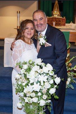 Flowers Gardenia, garden roses, blushing bride, stephanotis, ranunculus, Queen Anne's lace