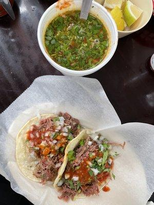 Tacos de birria, consomé