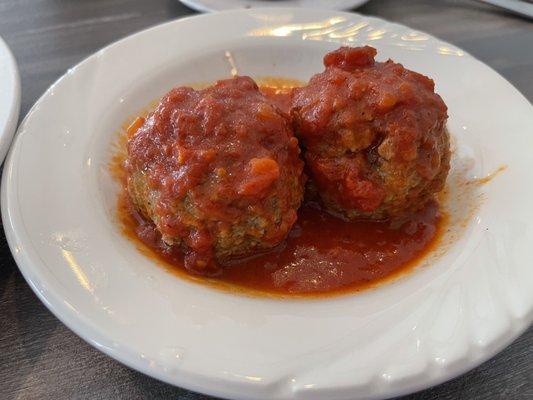 Great meatballs with delicious marinara sauce.