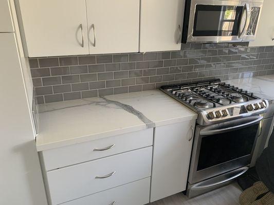 Quartz with Subway Backsplash