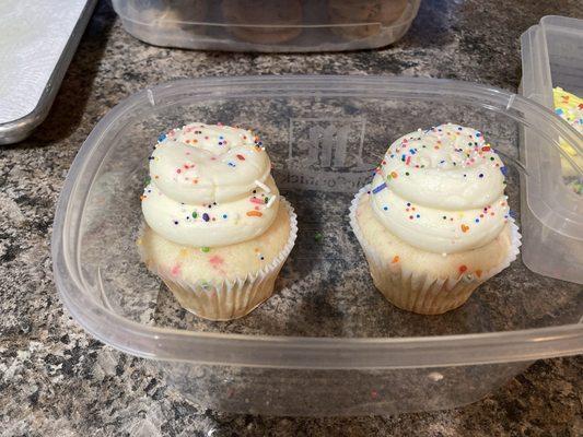 Delicious vanilla birthday cake cupcakes