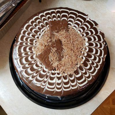 Nestlé Crunch cake