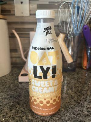 This is the best oatmilk creamer! So creamy like you're putting heavy cream in your coffee!