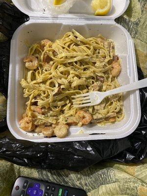 Cajun Pasta with Garlic Toast