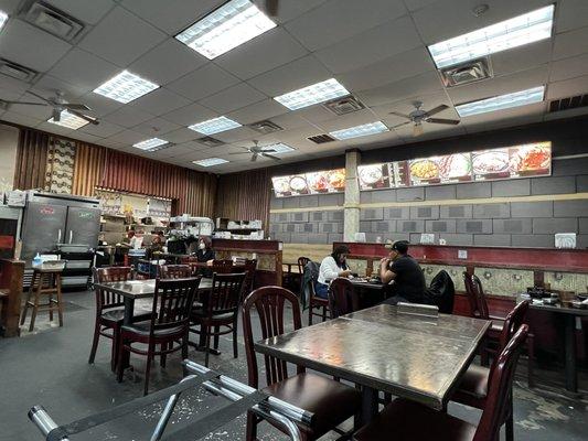 dining area, visible kitchen