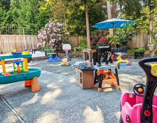 outdoor play in little galaxy child care, kirkland