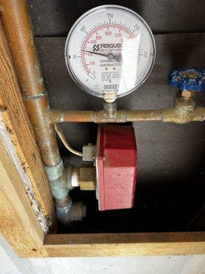 New gauge on a residential sprinkler fire sprinkler riser after inspection.