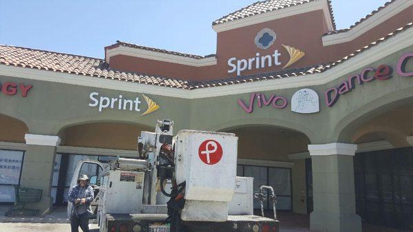 SPRINT - CHANNEL LETTER - HACIENDA HEIGHTS