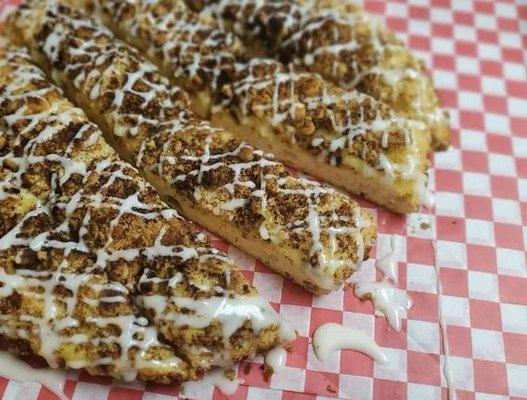 Cinnamon Roll Dessert Pizza