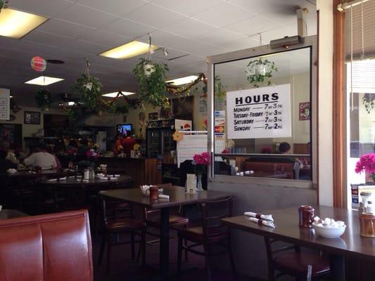 Easy-going family restaurant with good good servers and good food. They're worth the time in the morning for the great breakfast