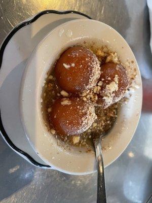 Gulab jamun dessert