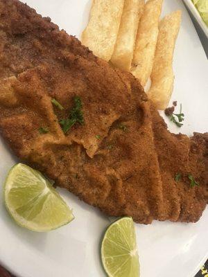 Bistec empanizado with fried yuca