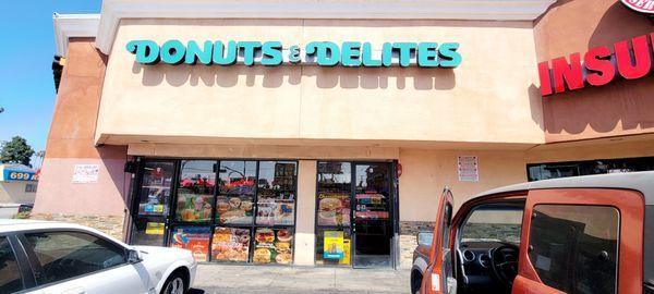 Storefront (06/18/23). @DonutsAndDelites #VanNuys #SFV #Breakfast #Donuts #Sandwiches #Smoothies