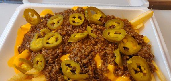 Chili Cheese Fries w. Jalapenos