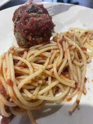 Spaghetti with meatballs - the sauce needs more herbs and garlic