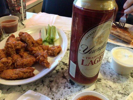 Boneless wings and fave brew