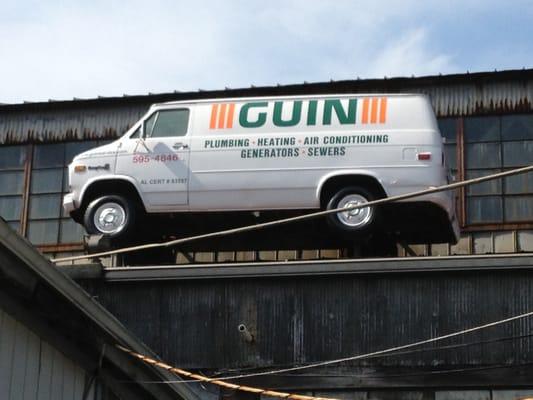 Guin Rooftop Van