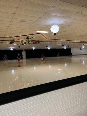 Skating floor