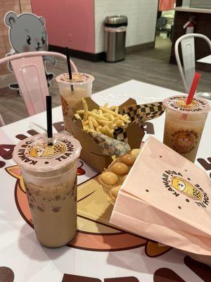 New opened and very cute boba shop. Many drink opinions, and foods. Like their sour cream and onion fries and Oreo milk tea.