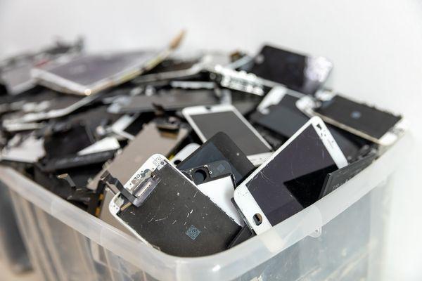 Get your iPhone screen fixed today! Come visit us in La Jolla or request curbside service